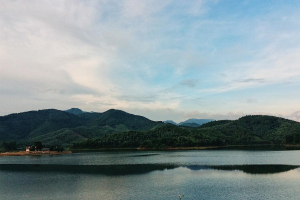 Đến ngắm sắc xanh ở hồ Khe Chè - Đông Triều