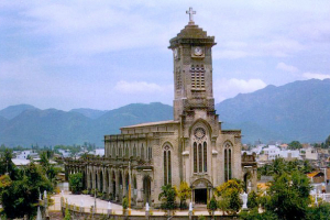 Khám phá kiến trúc Gothic cổ tuyệt đẹp ở Nhà thờ đá Nha Trang