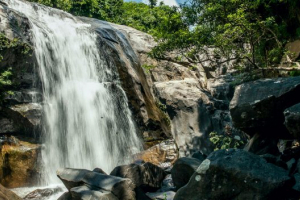 Đến hố Giang Thơm tham quan cảnh đẹp nổi tiếng xứ Quảng