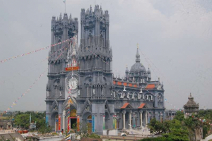 Nhà thờ Bác Trạch đẹp lộng lẫy ngỡ trời Tây ở Thái Bình