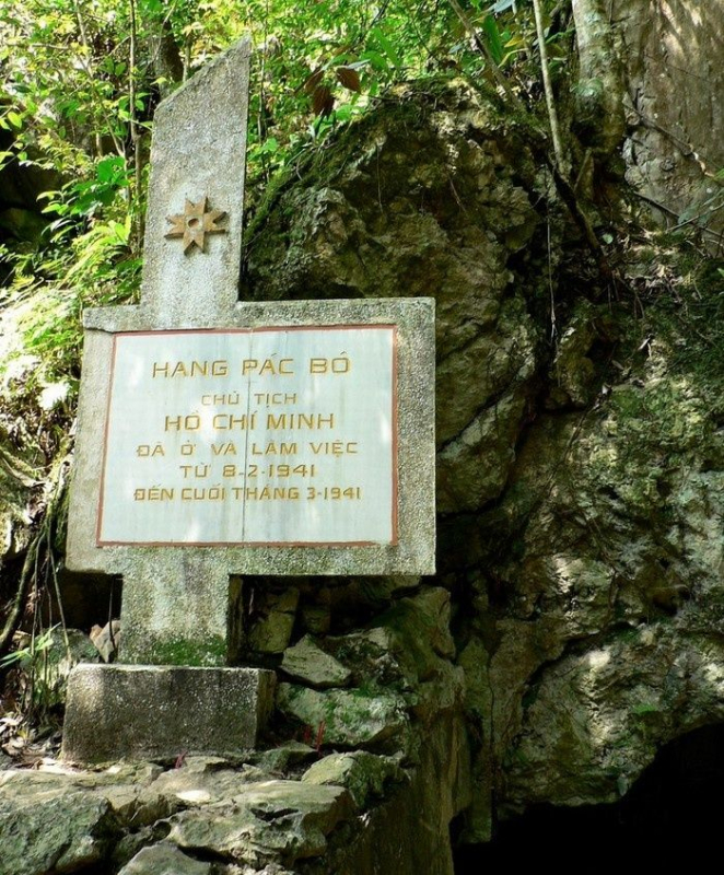 Cổng hang Pác Pó