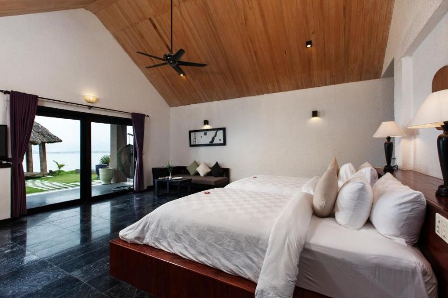 Phòng ngủ sang trọng và trang nhã tại Vedana Lagoon Resort & Spa Huế