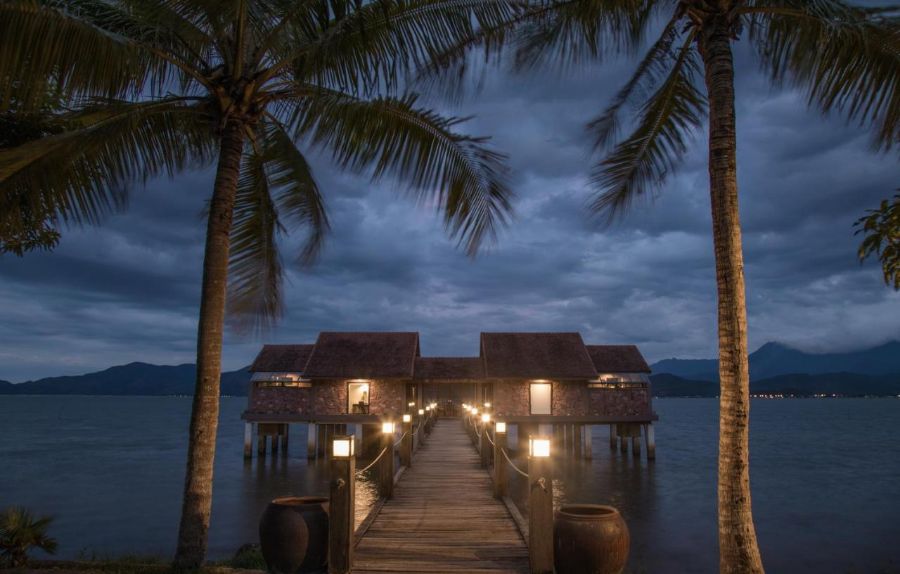 Khung cảnh tại Vedana Lagoon Resort & Spa Huế về đêm